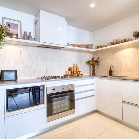 Circle On Cavill - Hosted By Coastal Letting Apartment Gold Coast Exterior photo