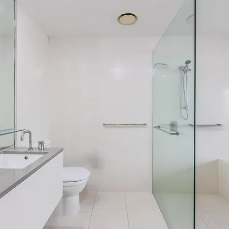 Circle On Cavill - Hosted By Coastal Letting Apartment Gold Coast Exterior photo