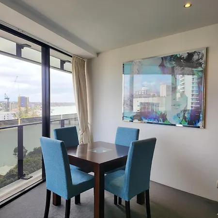 Circle On Cavill - Hosted By Coastal Letting Apartment Gold Coast Exterior photo