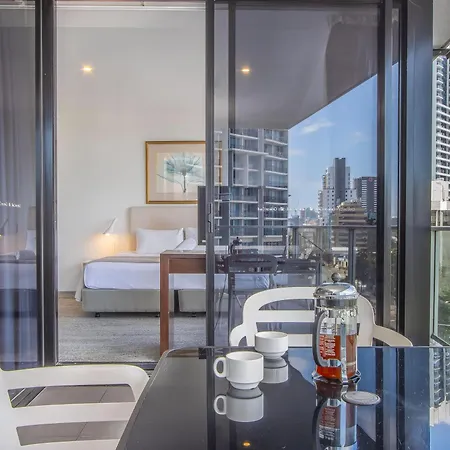 Circle On Cavill - Hosted By Coastal Letting Apartment Gold Coast Exterior photo
