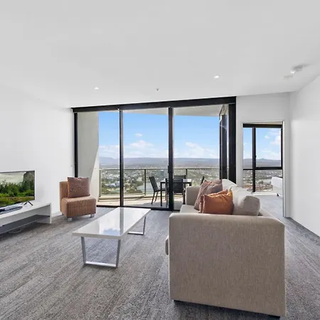 Circle On Cavill - Hosted By Coastal Letting Apartment Gold Coast Exterior photo
