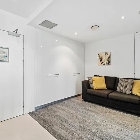 Circle On Cavill - Hosted By Coastal Letting Apartment Gold Coast Exterior photo